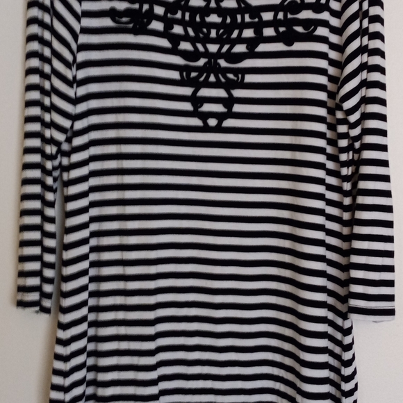 V Cristina scoop neck striped black embroidery striped top Lar… - Picture 2 of 6